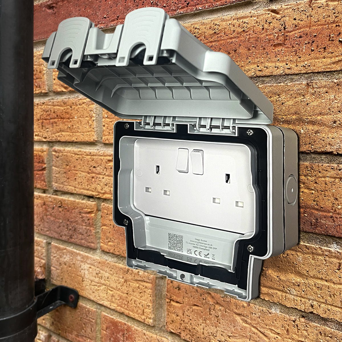 13A 2 Gang Weatherproof Double Outdoor Switched DP Socket IP66 - Energy Light Bulbs - Free delivery on all orders