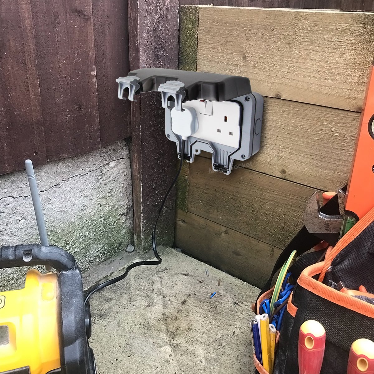 13A 2 - Gang Weatherproof Outdoor Switched Socket IP66 Rated - Energy Light Bulbs - Free delivery on all orders