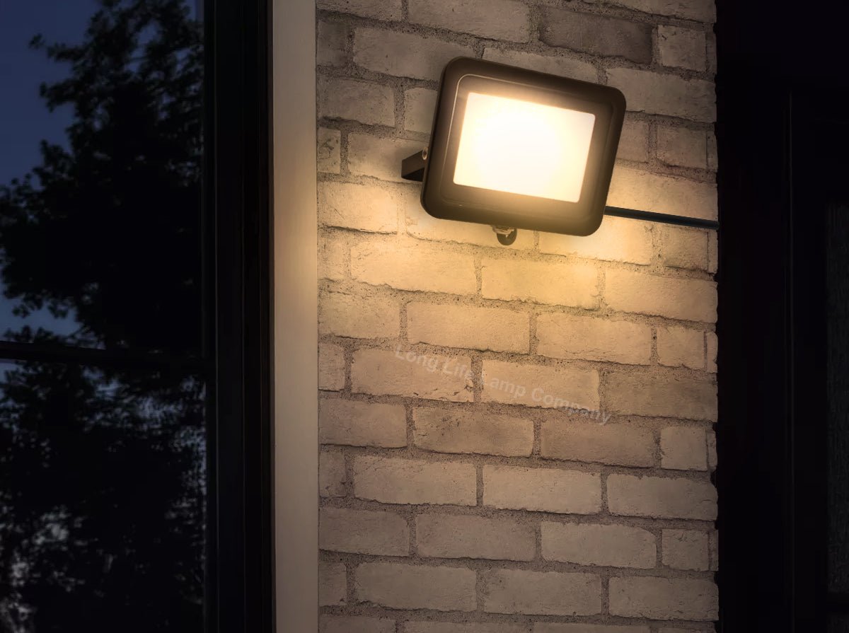 30W Outdoor LED Flood Light Warm White 3000K IP65 - Energy Light Bulbs - Free delivery on all orders