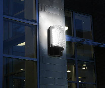 7w LED Bulkhead Dusk to Dawn Sensor Security Light Cool White - Energy Light Bulbs - Free delivery on all orders