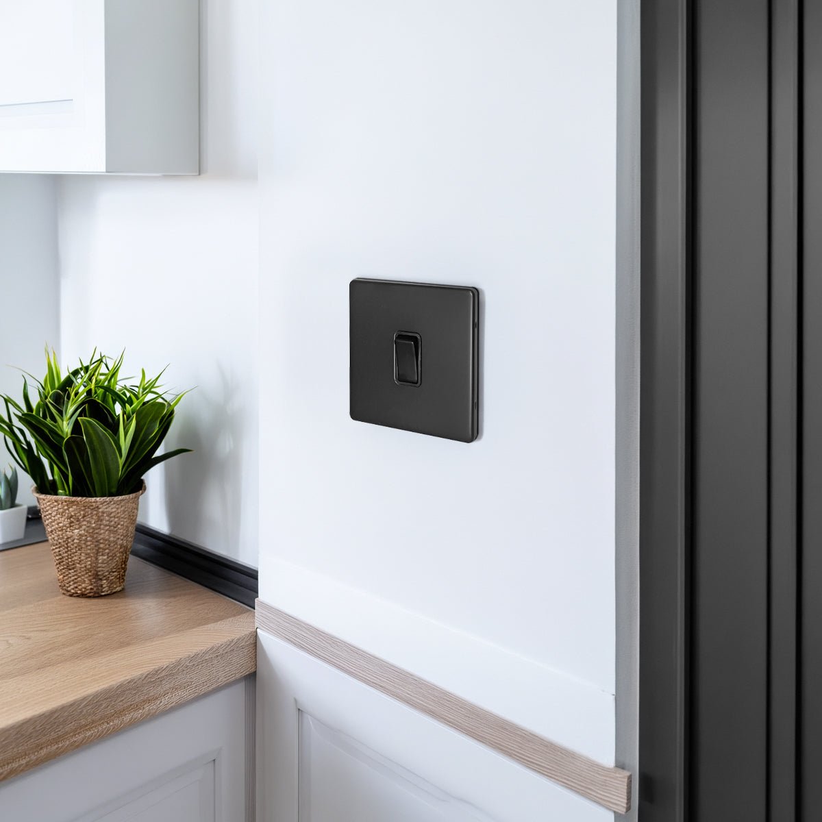 Matt Black Intermediate Light Switch 1 Gang 10A BL313 - Energy Light Bulbs - Free delivery on all orders