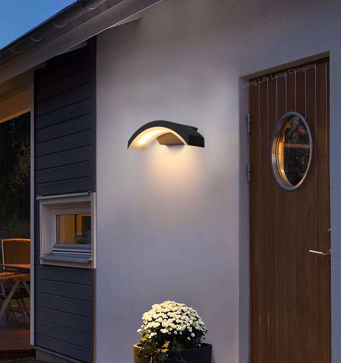 Modern Curved 7W LED Outdoor Wall Light Warm White - Energy Light Bulbs - Free delivery on all orders
